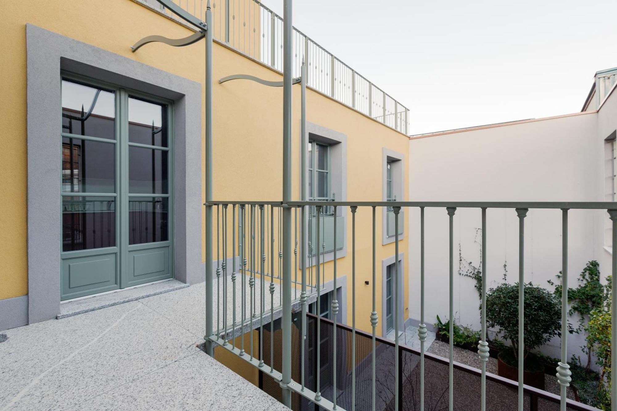 Modern Apartment In Milan With Balcony Екстериор снимка