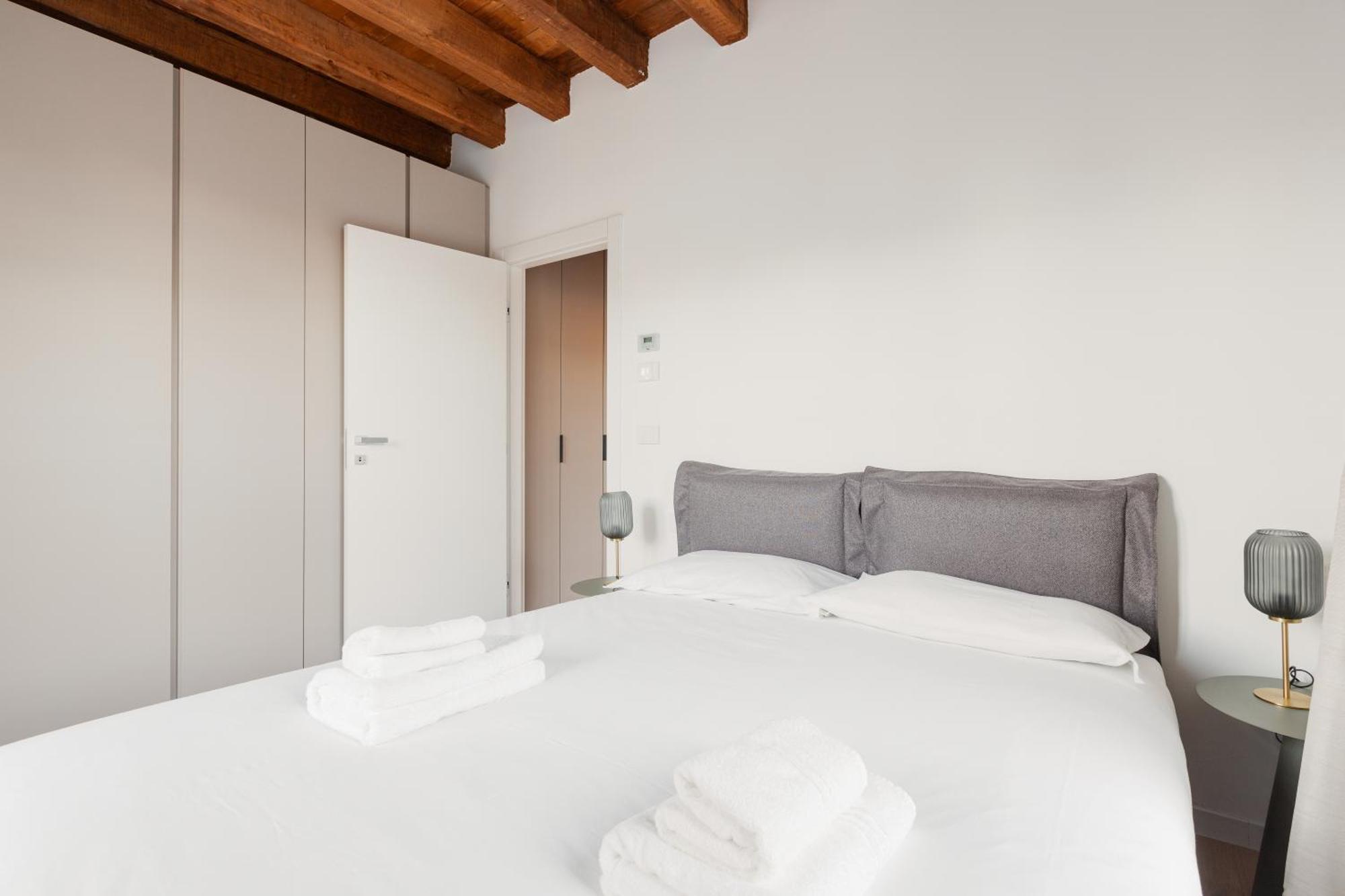 Modern Apartment In Milan With Balcony Екстериор снимка