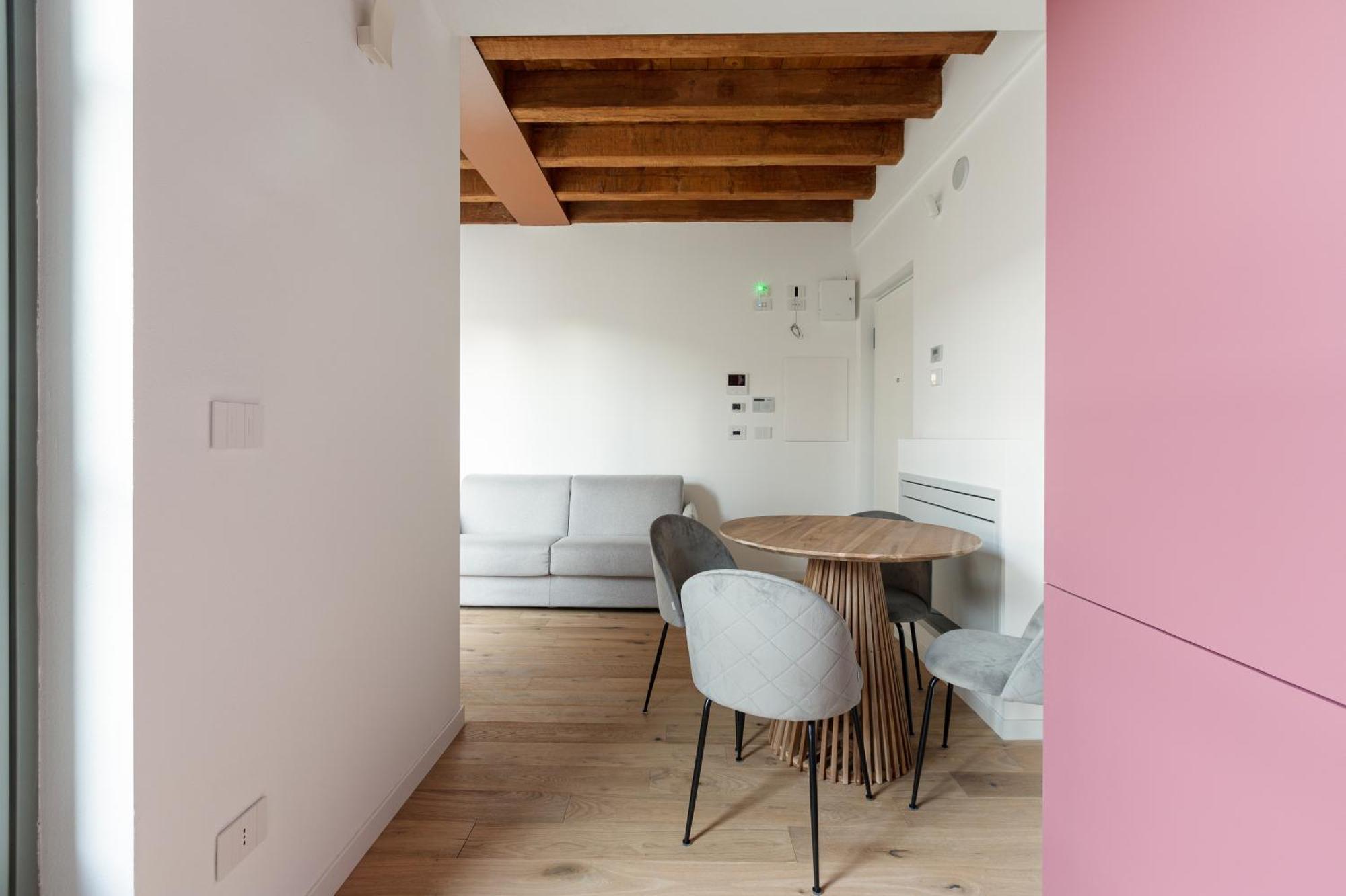 Modern Apartment In Milan With Balcony Екстериор снимка