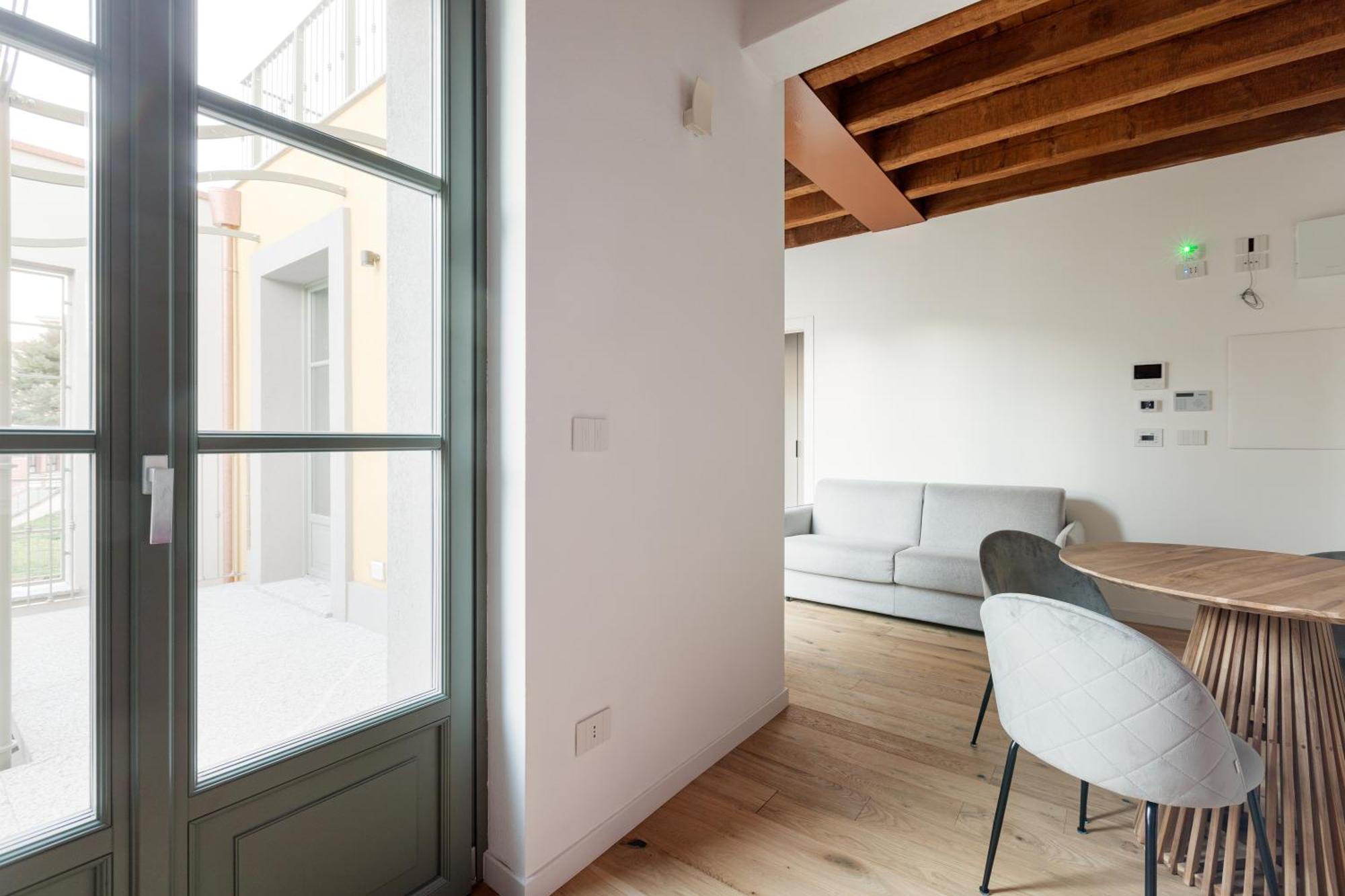 Modern Apartment In Milan With Balcony Екстериор снимка
